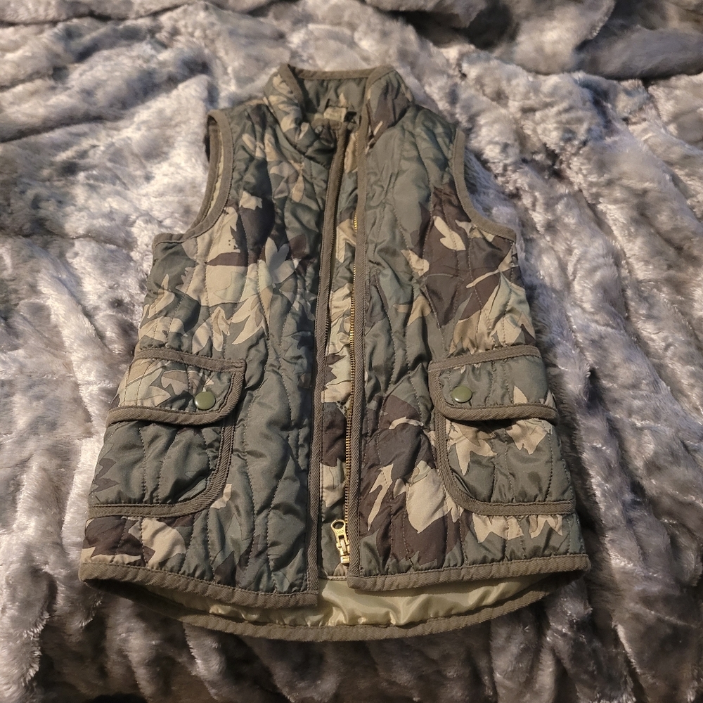 girl's size medium vest